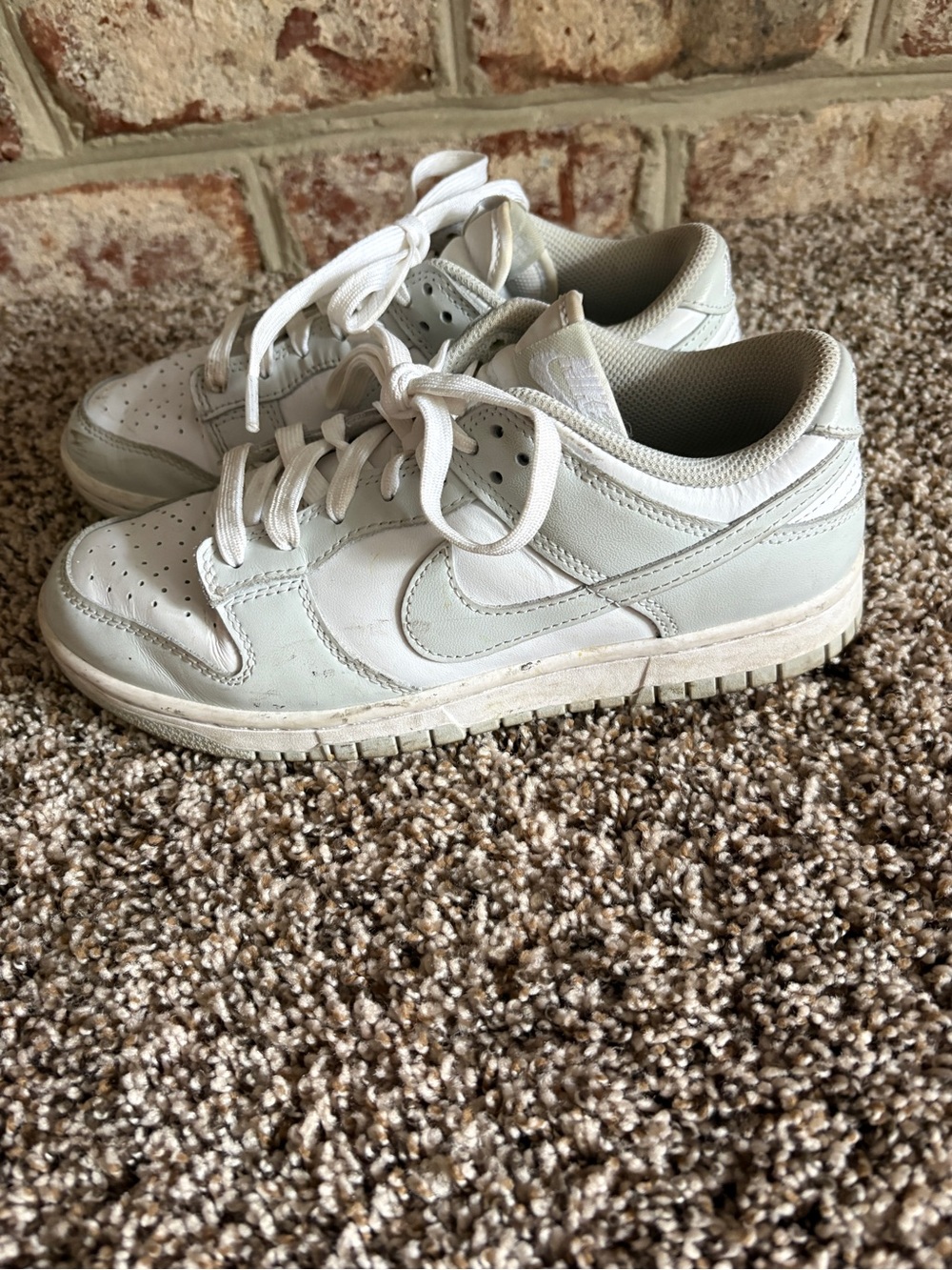 Nike Women's Low-Top Sneakers in White and Light Gray